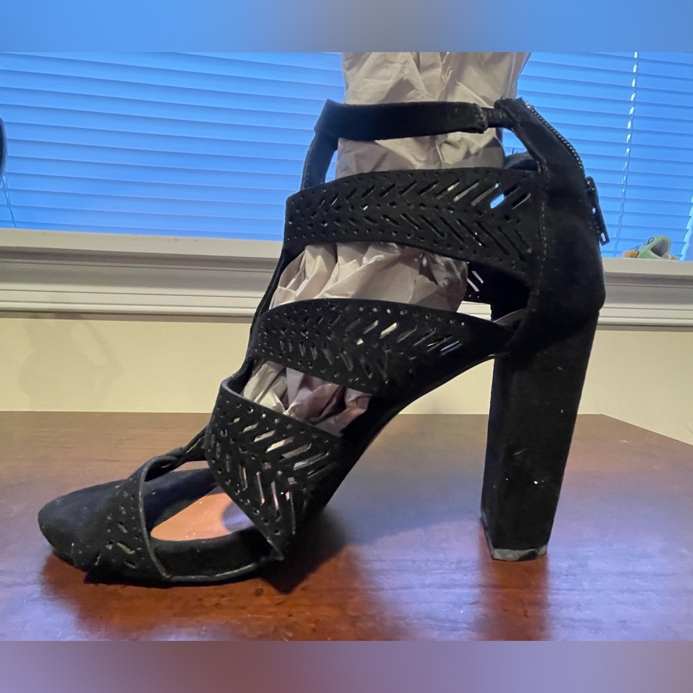 Cutout Strappy Block Heel Sandal - Black
